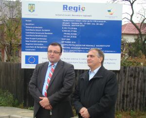 domnul Gabriel Friptu, directorul general al Autorităţii de Managemen a POR din cadrul Ministerului Dezvoltării Regionale şi Turismului (dreapta) şi domnul Dan Nicula, director general al Agenţiei pentru Dezvoltare Regională Bucureşti-Ilfov (stânga)