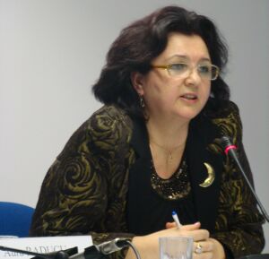 doamna Eugenia Draguşanu, inspector în cadrul compartimentului proiecte al Primăriei Municipiului Focşani.