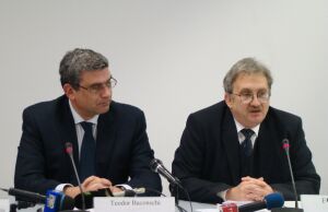 domnul Teodor Baconschi, minstrul Afacerilor Externe (stânga), Excelenţa Sa, domnul Oskar Fuzes, Ambasadorul Ungariei la Bucureşti (dreapta)