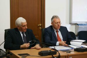 domnul Decebal Bacinschi, Primarul municipiului Focşani (stânga) şi domnul Laszlo Borbely, Ministrul Mediului şi Pădurilor (dreapta)