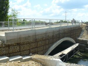 Oradea: Podul peste Peţa este aproape de finalizare