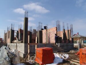 Uşoară scădere în luna mai a volumului lucrărilor de construcţie în UE
