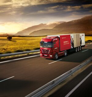 Camionul Egger, inaugurat la Salonul Internaţional de Mobilă
