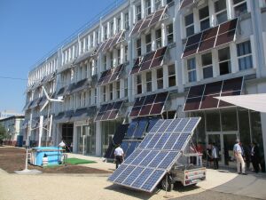 Bucurestiul are de ieri un parc fotovoltaic