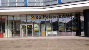 Raiffeisen Bank a inaugurat prima agenţie "self service" la Cluj