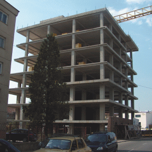 SC "IMPS Moara" SA este beneficiarul investiţiei la obiectivul "Extindere şi etajare imobil birouri, cu regimul de înălţime de subsol + parter + 6 etaje. Proiectantul general este "Bog"art Construct" SRL, antreprenor general fiind SC "Grup 4 Instalaţii", iar subantreprenor SC "ACI" SA. Lucrările urmează să fie finalizate în septembrie 2008