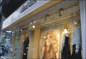 Goana băncilor pentru deschiderea de filiale a scumpit chiriile spaţiilor comerciale stradale