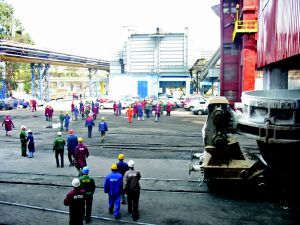 "ArcelorMittal" Galaţi ar putea râmâne doar pe laminate, urmând să mute producţia de oţel în Ucraina