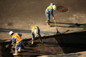 Avem un manual pentru atribuirea licitaţiilor publice