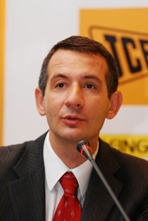 Domnul Petre Babiceanu, director regional al Terra Romania Utilaje de Constructii