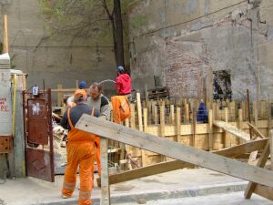 Boc promite rezolvarea problemei blocării construcţiei autostrăzilor