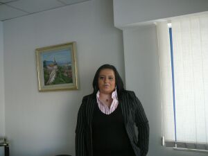 Doamna Andreea Predescu, şeful Departamentului Marketing "Elvila", s-a născut în Bucureşti şi a absolvit ASE - Facultatea de Relaţii Economice Internaţionale. Deţine masteratul în marketingul afacerilor internaţionale. Nu este casătorită şi este pasionată de lectură. Din adolescenţă, are o carte preferată: "De veghe în lanul de secară", scrisă de Jerome David Salinger.