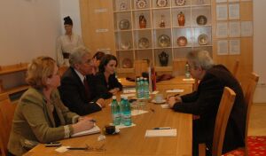 Întrevederea dintre domnul Sorin Dimitriu, preşedintele Camerei de Comerţ şi Industrie Bucureşti (stânga) şi Excelenţa Sa Zoran Popovic, ambasadorul Republicii Serbia în România (dreapta)