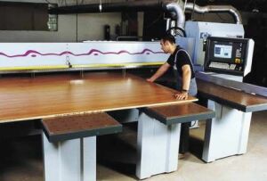 În prezent, APMR are un număr de 500 membri, din care 260 sunt producători de mobilă. Ceilalţi membri sunt producători de accesorii şi alte materiale pentru mobilă, comercianţi de mobilă, unităţi de cercetare - proiectare în domeniu etc. Ponderea producţiei de mobilier a membrilor APMR, în totalul producţiei pe ţară, reprezintă peste 55% şi mai mult de 60% din exportul total de mobilă.