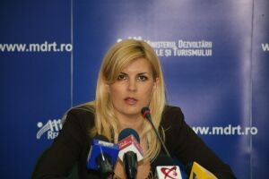 Doamna Elena Udrea, ministrul dezvoltării regionale şi turismului