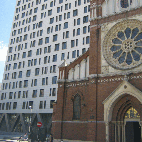 Ofer a vândut "Cathedral Plaza" lui Papalekas