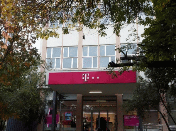 Telekom Romania vrea să vândă şi să reînchirieze proprietăţi de peste 26 milioane de euro