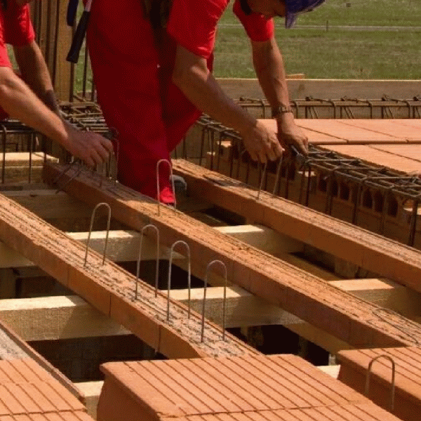 Scandalul legat de construirea moscheei ajunge în stradă