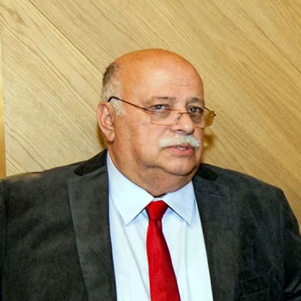 <b>Shimon Galon:</b>Piaţa rezidenţială din România este în continuare atractivă pentru investitori, preţurile sunt în acest moment la un nivel bun pentru ambele părţi (investitor şi cumpărătorul final), astfel încât cererea în continuă creştere din anumite zone asigură o finalizare rapidă şi cu succes a proiectelor. Suntem de la început atenţi la locaţie, facilităţi disponibile, detaliile tehnice de construcţie şi structura apartamentelor, astfel încât produsul final să corespundă exigenţelor consumatorului targetat. Dacă aceste detalii sunt trecute cu vederea la început, va fi nevoie de timp şi costuri suplimentare pentru a putea fi depăşite ulterior".