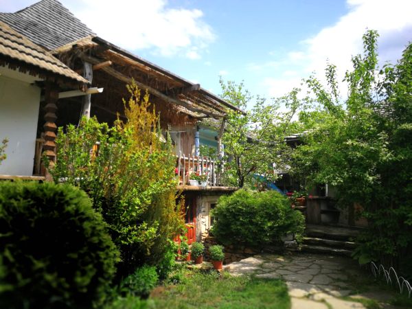 Case noi construite în stil vechi, la Eco Resort Butuceni