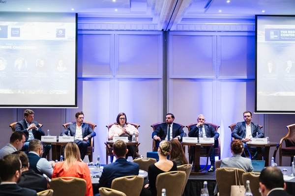 Marii dezvoltatori imobiliari avertizează că blocajul urbanistic scade accesibilitatea Bucureştiului
