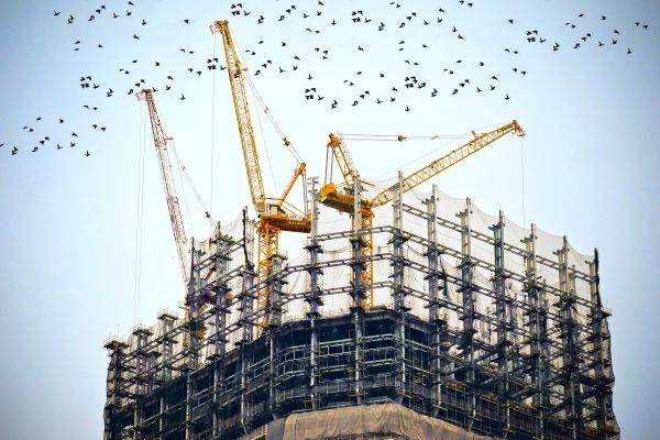 INS: Avans de peste 8% al lucrărilor de construcţii, în primele 11 luni din 2025