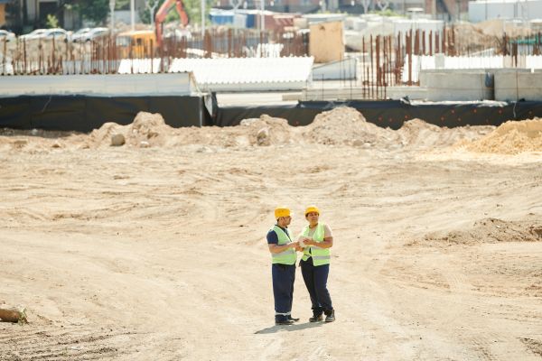 Colliers: Construcţiile - singurul sector economic major aflat pe creştere, în aprilie