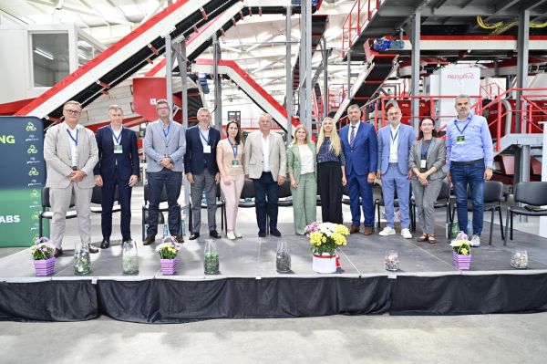 Buzăul, un reper pe harta economiei noastre după deschiderea celei mai mari fabrici de reciclare a sticlei din România şi Europa de Sud-Est